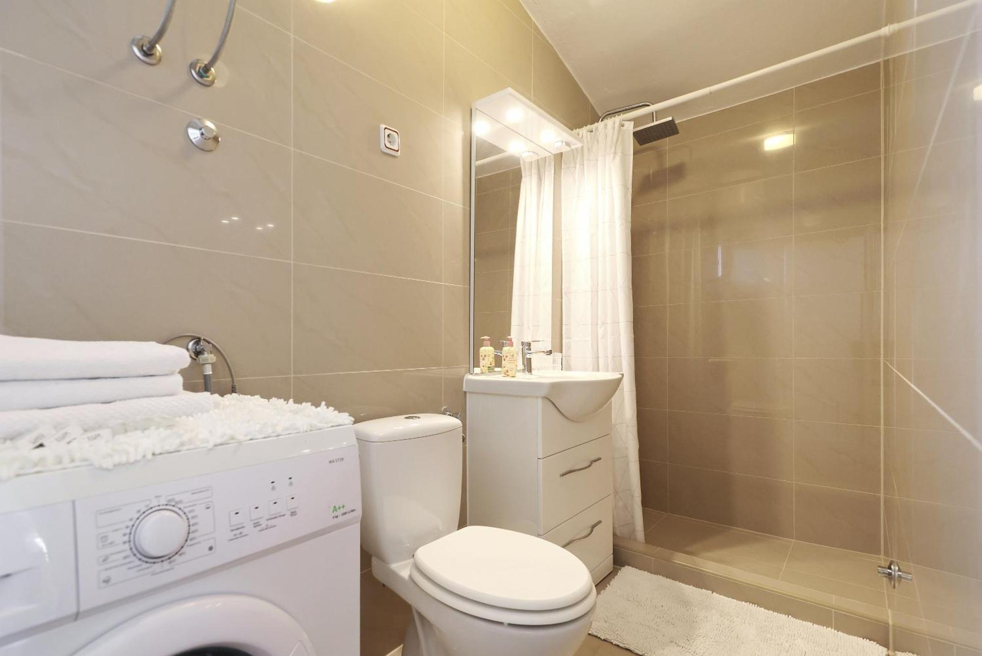 Apartments Rosini, 300M From The Beach With Shared Tavern And Bikes, 宁 外观 照片