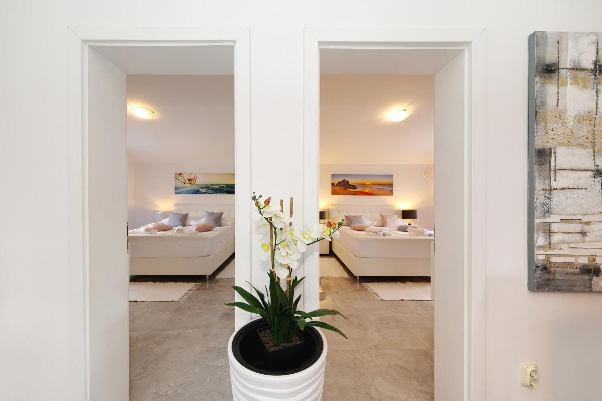 Apartments Rosini, 300M From The Beach With Shared Tavern And Bikes, 宁 外观 照片