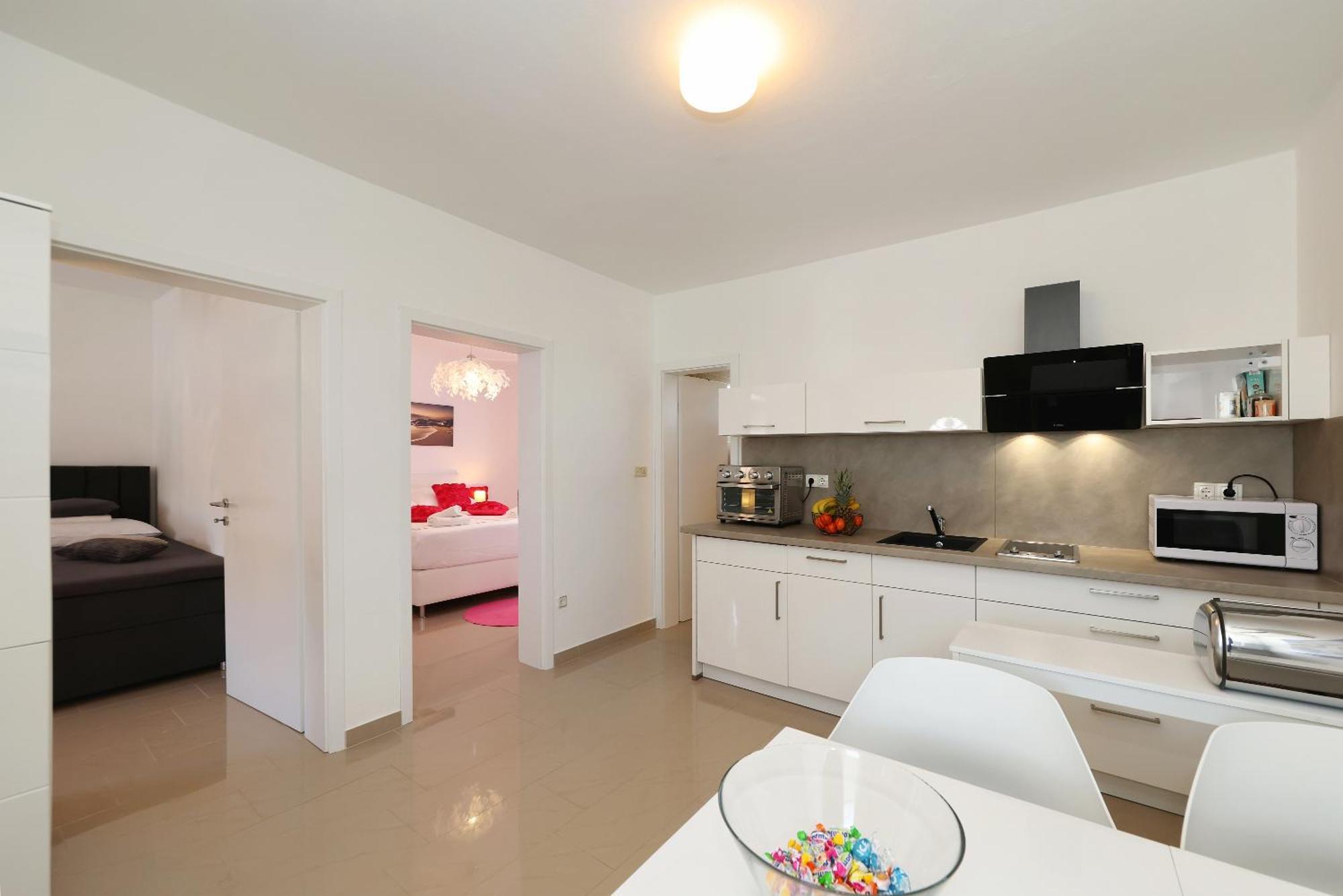 Apartments Rosini, 300M From The Beach With Shared Tavern And Bikes, 宁 外观 照片