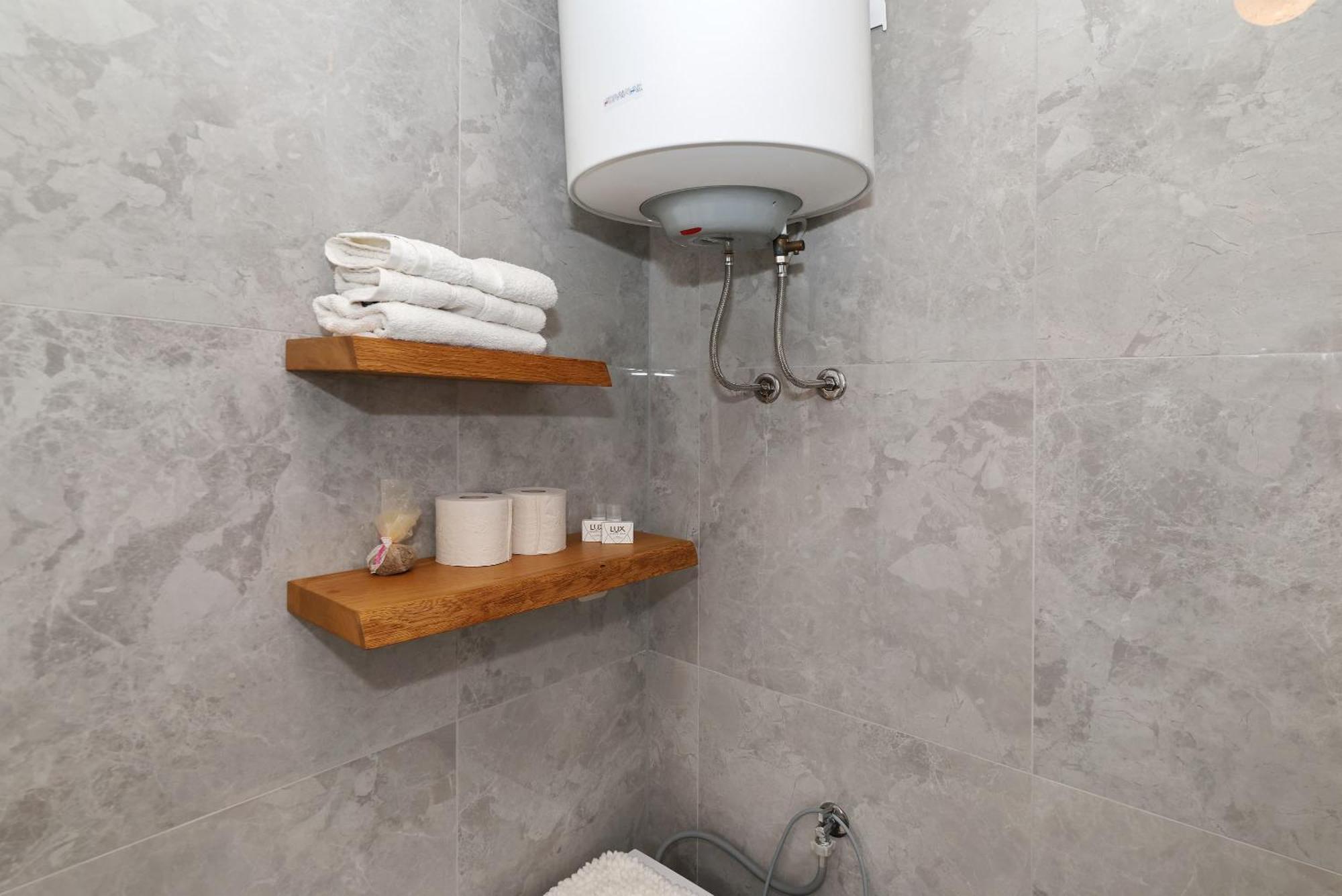 Apartments Rosini, 300M From The Beach With Shared Tavern And Bikes, 宁 外观 照片