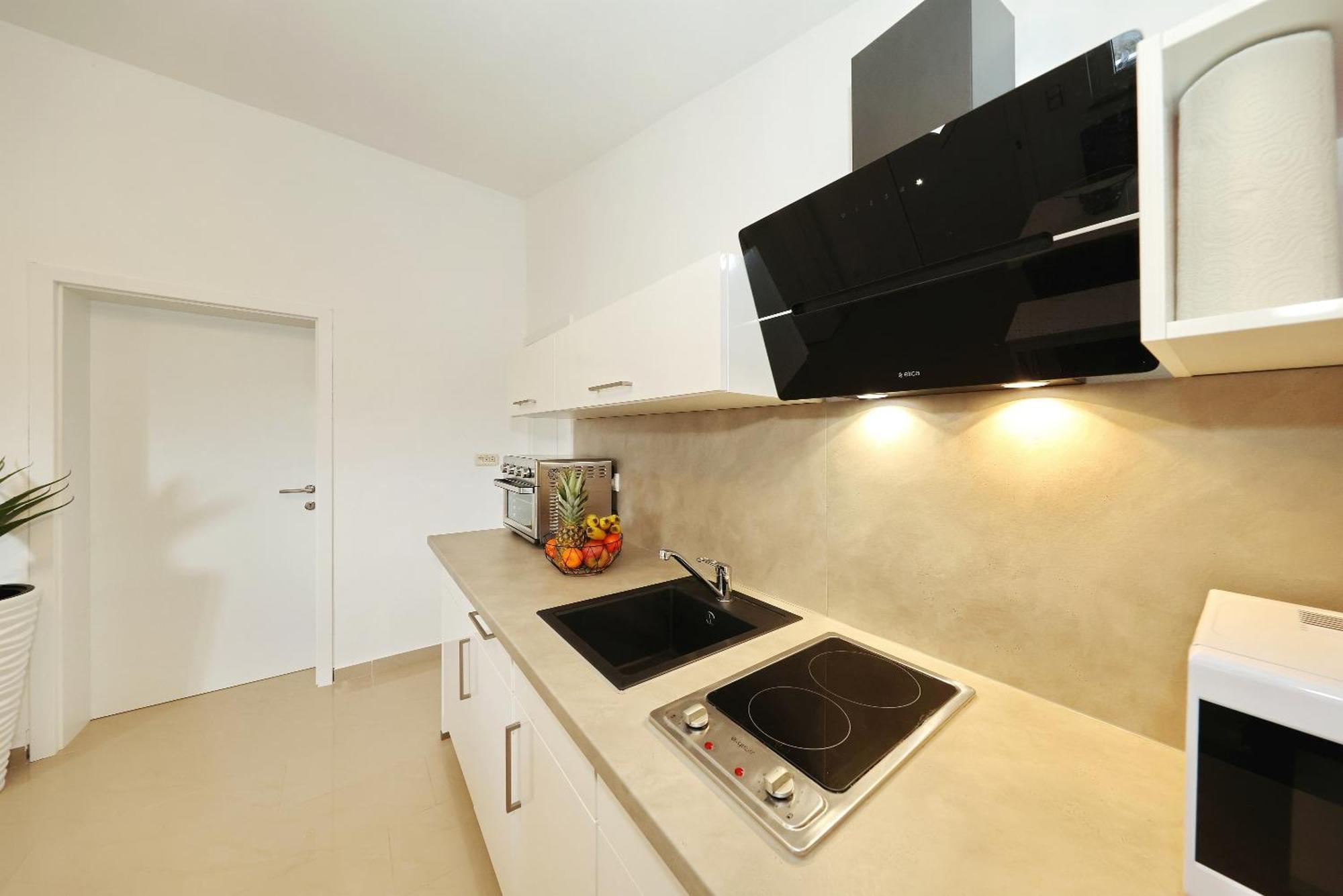 Apartments Rosini, 300M From The Beach With Shared Tavern And Bikes, 宁 外观 照片