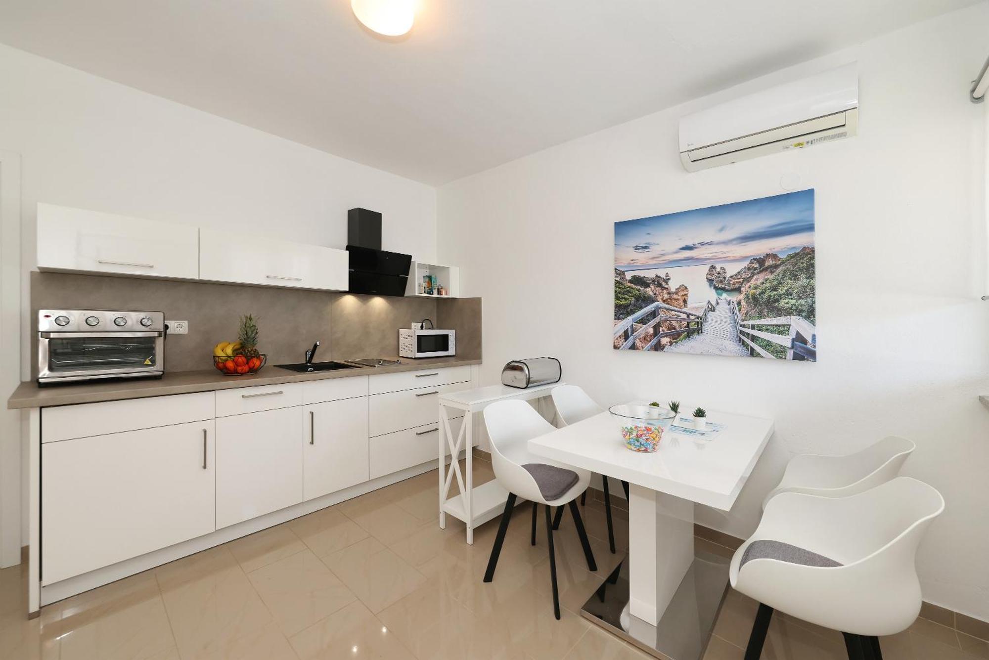 Apartments Rosini, 300M From The Beach With Shared Tavern And Bikes, 宁 外观 照片
