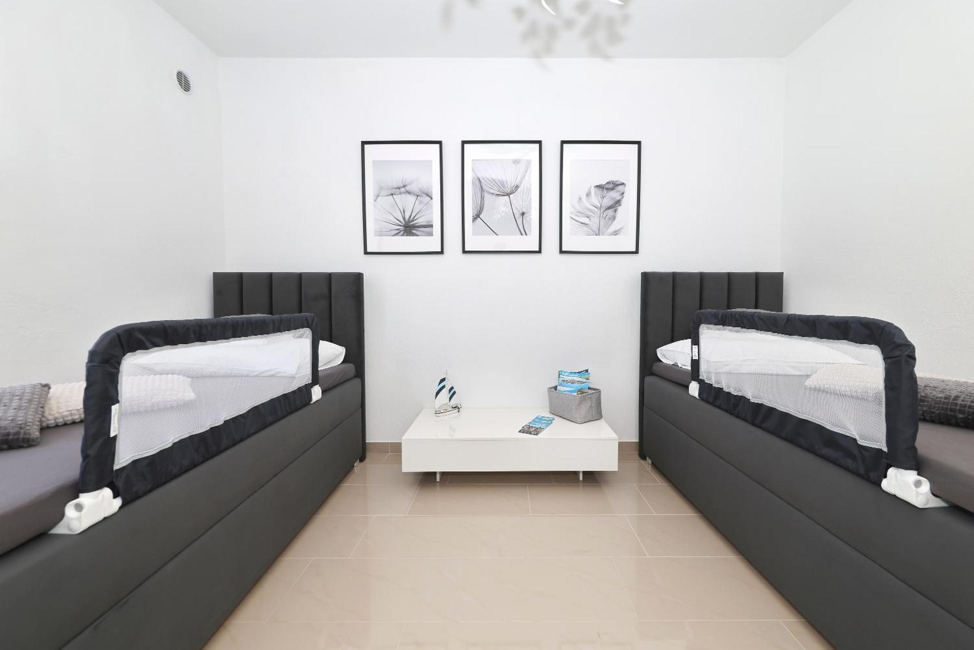 Apartments Rosini, 300M From The Beach With Shared Tavern And Bikes, 宁 外观 照片