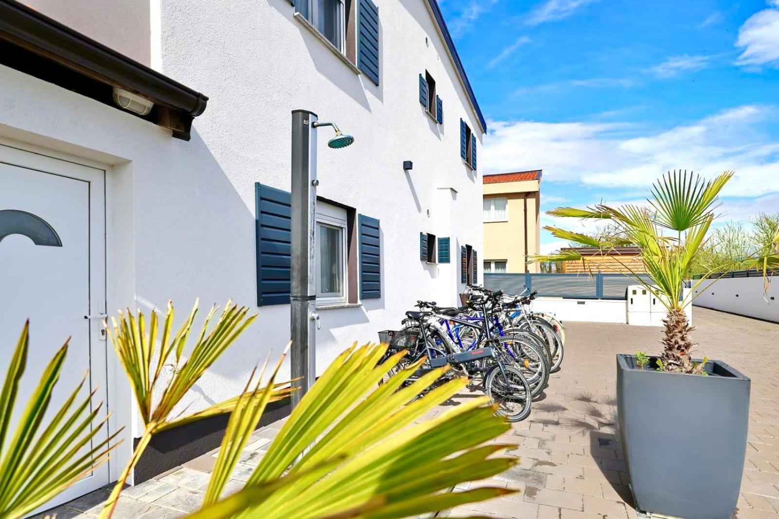 Apartments Rosini, 300M From The Beach With Shared Tavern And Bikes, 宁 外观 照片