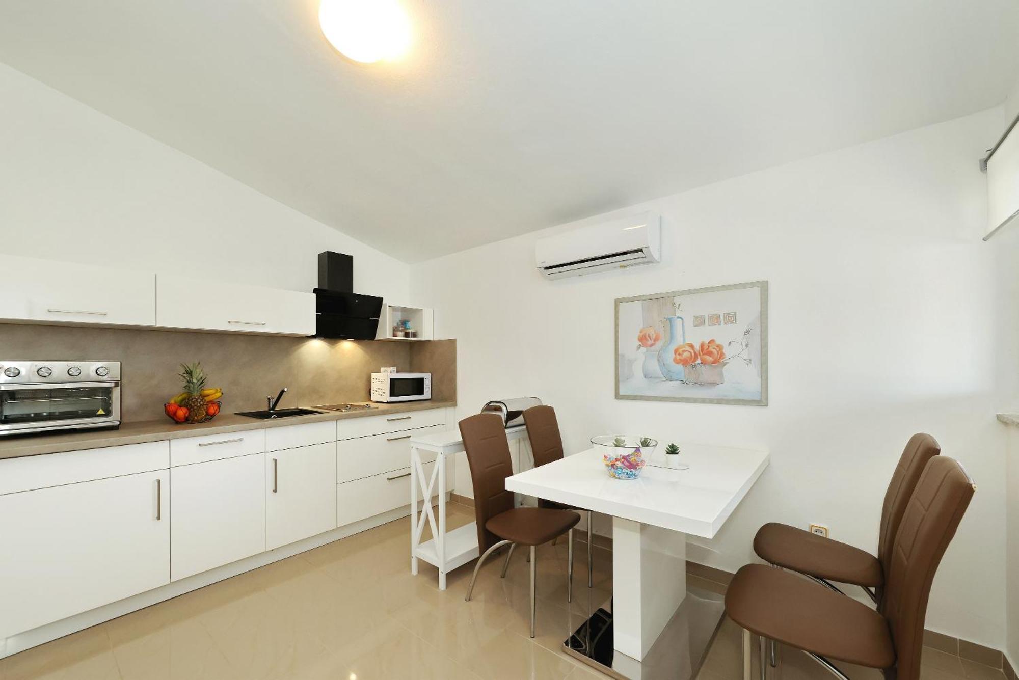 Apartments Rosini, 300M From The Beach With Shared Tavern And Bikes, 宁 外观 照片