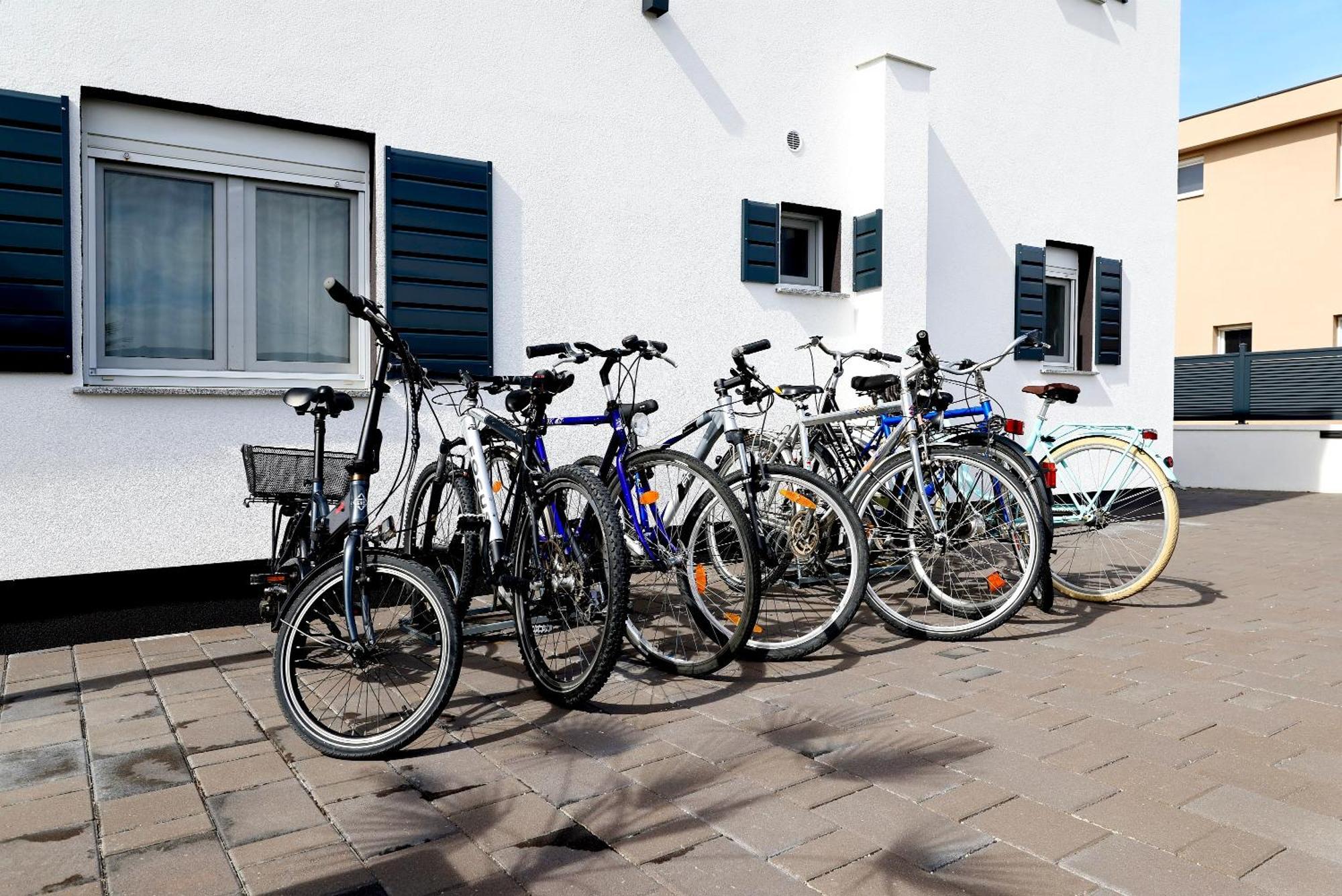 Apartments Rosini, 300M From The Beach With Shared Tavern And Bikes, 宁 外观 照片