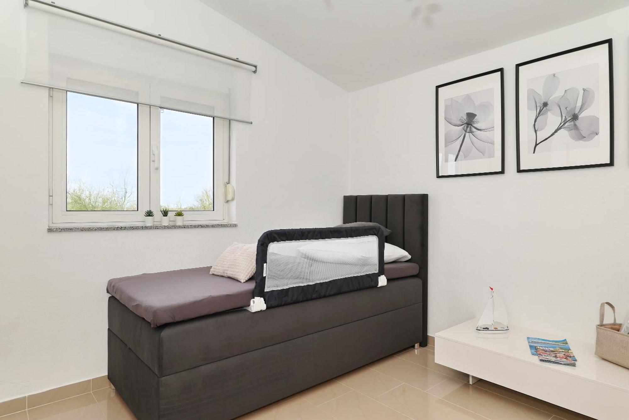 Apartments Rosini, 300M From The Beach With Shared Tavern And Bikes, 宁 外观 照片